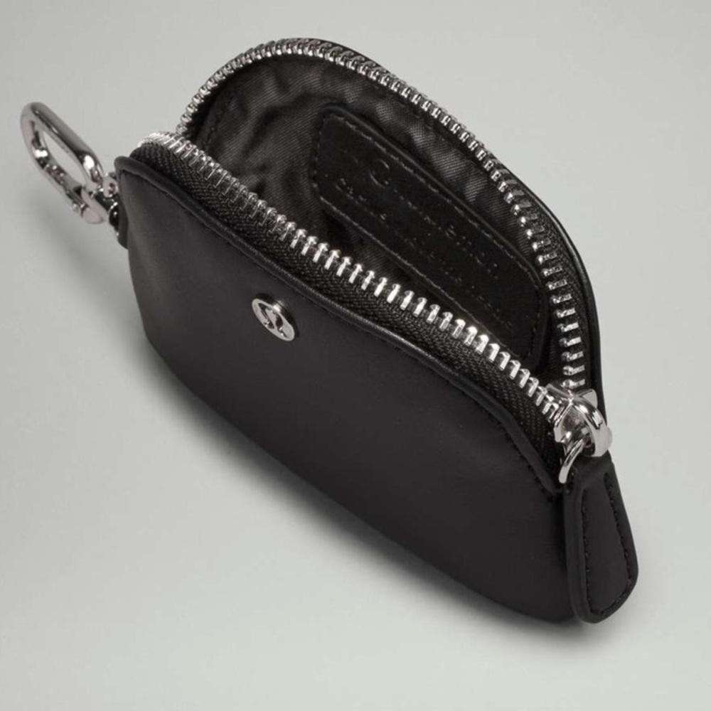 NWT Lululemon Dual Pouch Wristlet *Leather Alternative
Black / Silver - Picture 4 of 9